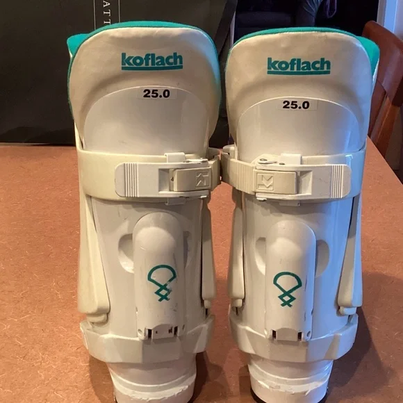 Women's White Winter Boots - Picture 2 of 7